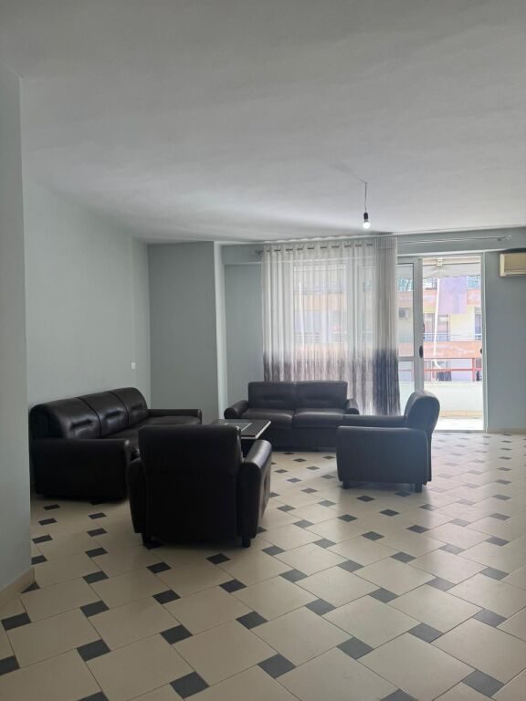 Apartament 2+1 në shitje në Rruga Loni Ligori, Tiranë, 124 m². Foto 1 nga 6
