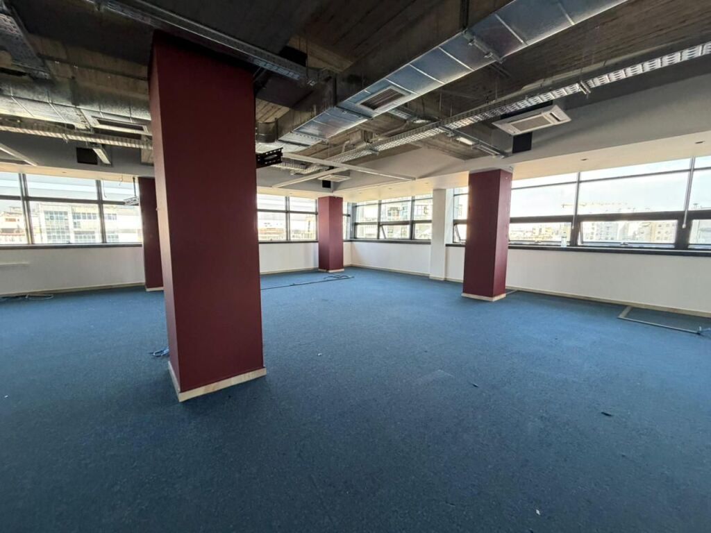 Ufficio in affitto a Sheshi Skënderbej, Tirana, 970 m². Foto 2 di 3