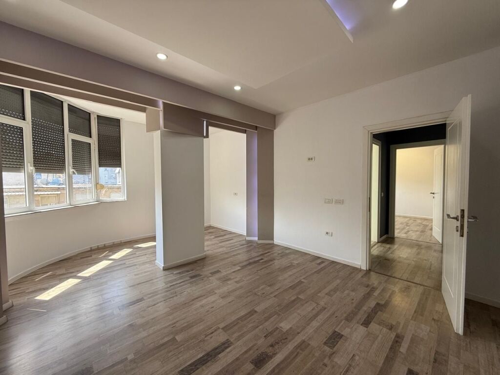 Ufficio in affitto a Sheshi Willson, Tirana, 108 m². Foto 3 di 3