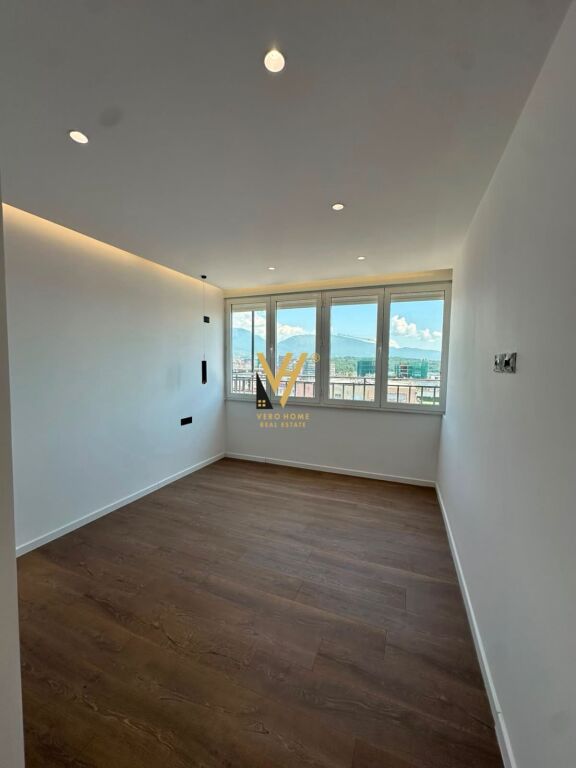 Apartament 2+1 me qera në Komuna e Parisit, Tiranë, 100 m². Foto 2 nga 3