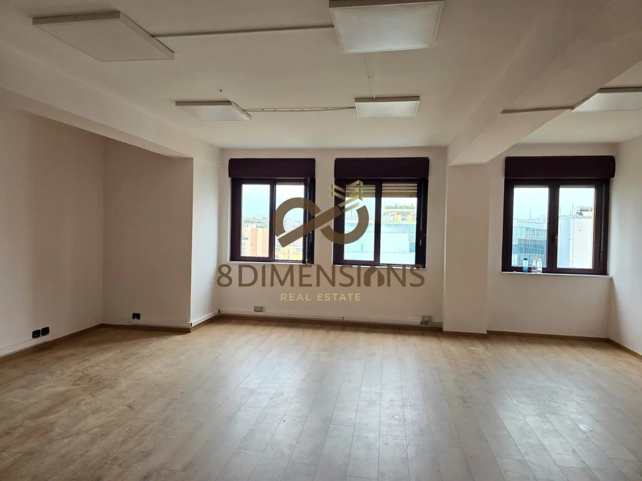 Negozio in affitto a Toptani, Tirana, 96 m². Foto 1 di 12