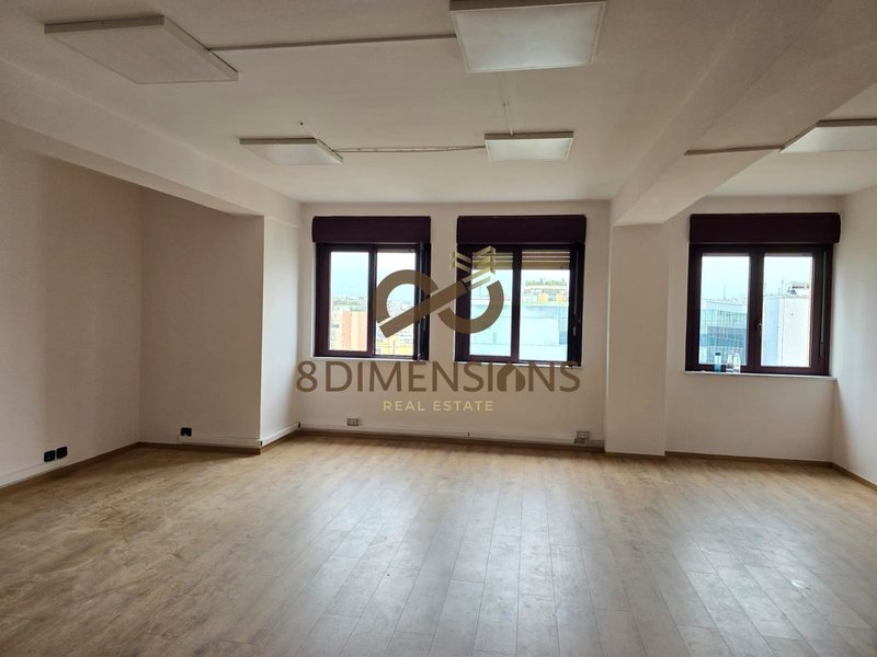 Negozio in affitto a Toptani, Tirana, 96 m²