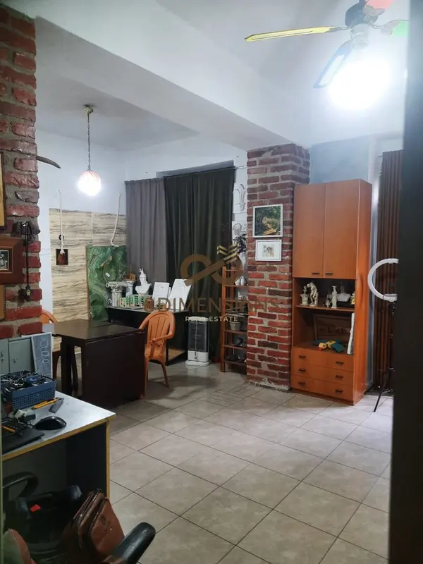 Locale commerciale in vendita a Shallvaret, Tirana, 76 m²