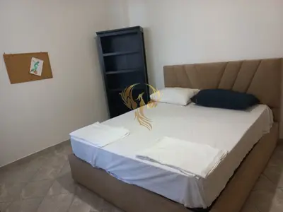 Apartament 1+1 me qera në Liqeni i Thatë, Tiranë, 65 m². Foto 2 nga 5