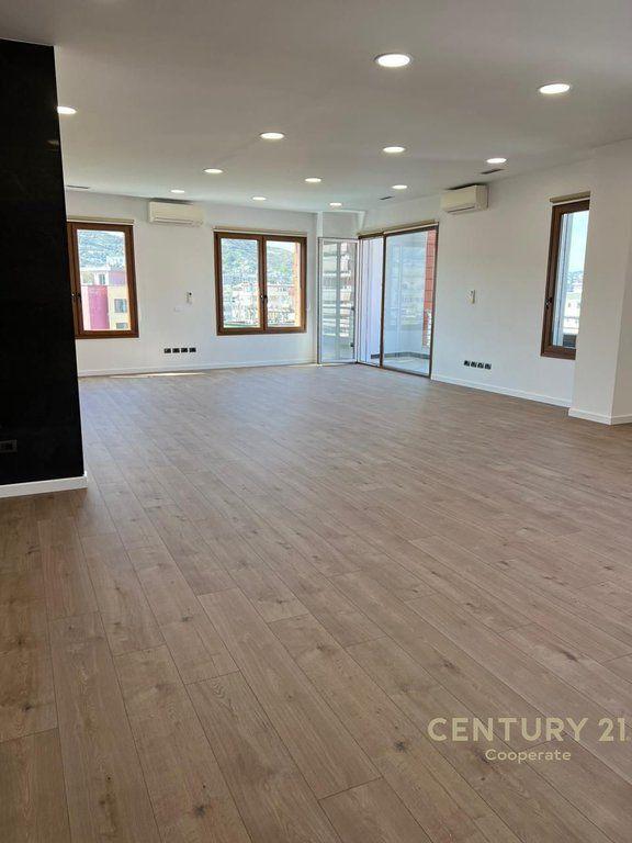Ufficio in affitto a Hilton Garden Inn Tirana, Tirana, 430 m²