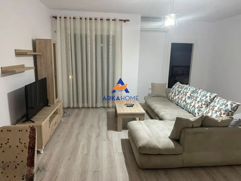 Appartamento 1+1 in affitto a Rruga Haxhi Hysen Dalliu, Tirana, 70 m²