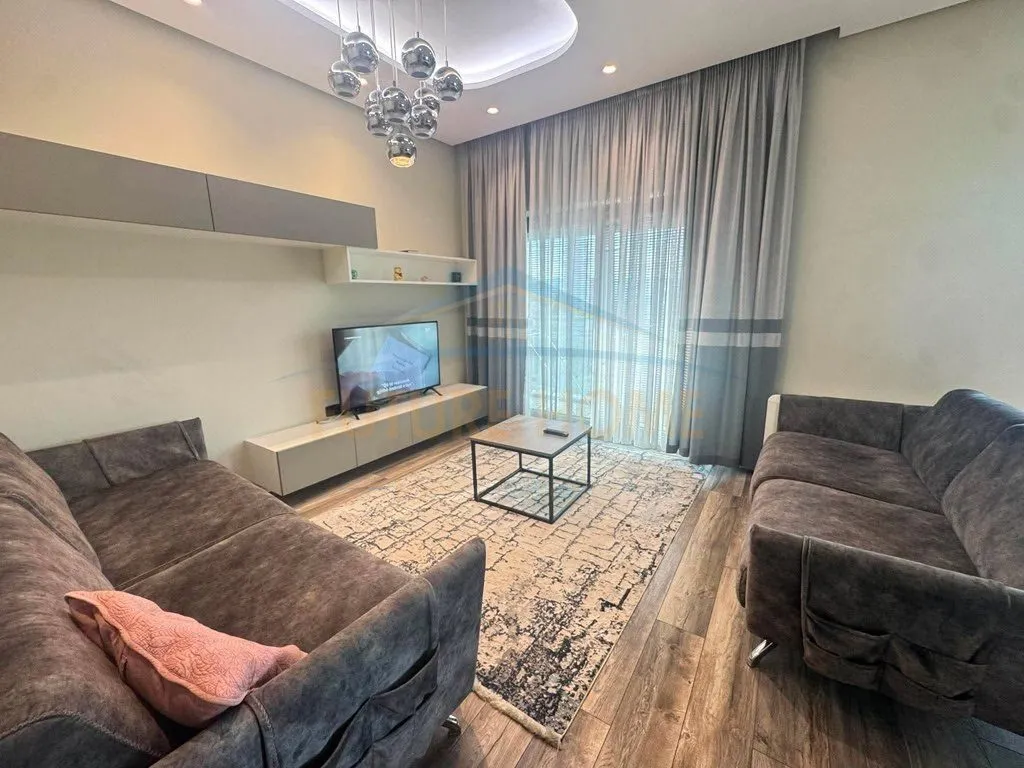 Appartamento 2+1 in affitto a Bulevardi Zhan D’Ark, Tirana, 102 m². Foto 1 di 7