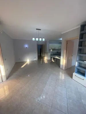 Appartamento in affitto a Blloku, Tirana, 96 m². Foto 2 di 8