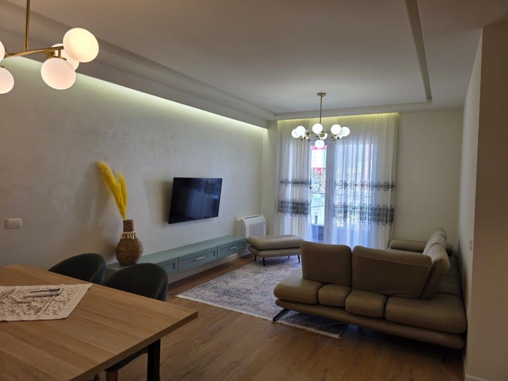 Apartment 2+1 for rent in Rruga Jordan Misja, Tirana, 90 m². Photo 1 of 3