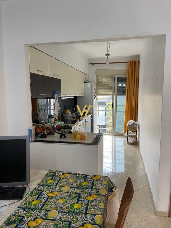 Apartament 2+1 me qera në Komuna e Parisit, Tiranë, 100 m². Foto 2 nga 3