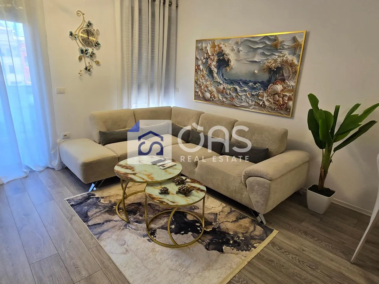 Apartament 1+1 me qera në Ali Demi, Tiranë, 70 m². Foto 1 nga 6