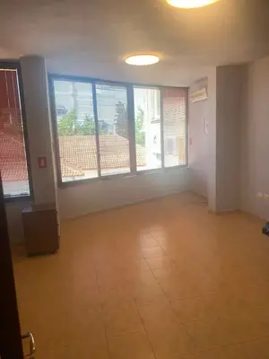 Ufficio in affitto a Parlamenti, Tirana, 35 m². Foto 4 di 5