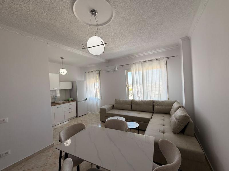 Appartamento 1+1 in vendita a Rruga Rrota e Kuqe, Durazzo, 65 m²