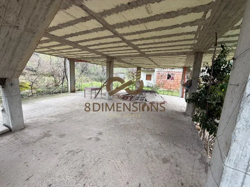 House for sale in Berzhite, Tirana, 394 m²