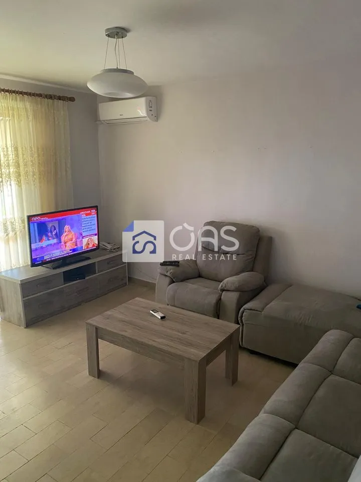 Apartament 1+1 me qera në Qyteti Studenti, Tiranë, 65 m². Foto 1 nga 5