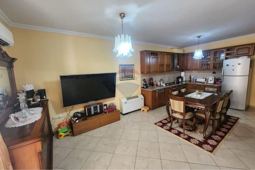 Apartment for sale in Komuna e Parisit, Tirana, 144 m². Photo 2 of 3