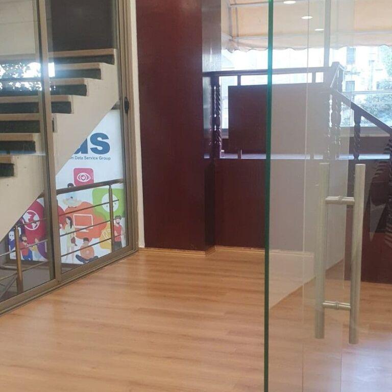 Locale commerciale in affitto a Rruga Bardhok Biba, Tirana, 65 m²