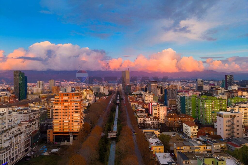 Appartamento in vendita a Myslym Shyri, Tirana, 66 m²
