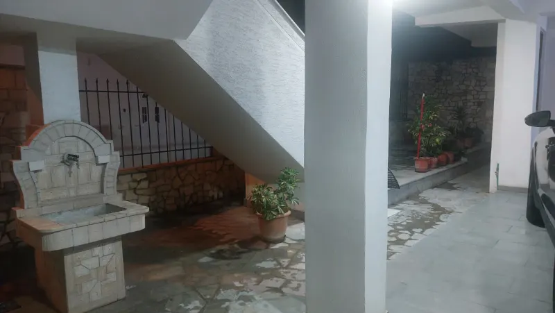 Casa indipendente 3+2 in affitto a Fresku, Tirana, 150 m². Foto 5 di 12