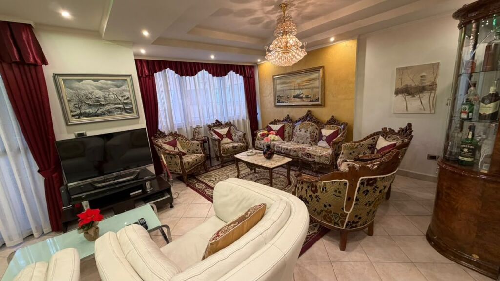 Apartment 3+1 for rent in Xhamia e Tabakeve, Tirana, 130 m². Photo 1 of 3