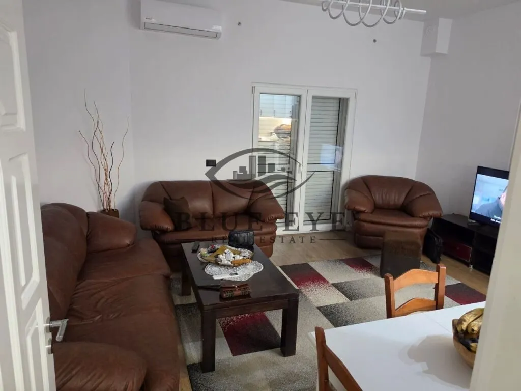 Villa 2+1 in affitto a Qendra Tregtare Galaktik, Durazzo, 60 m². Foto 1 di 6