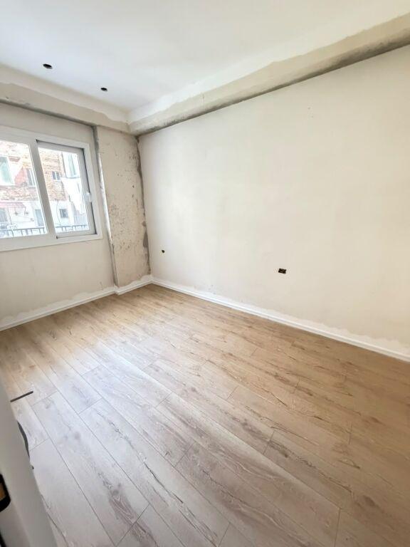 Apartament 1+1 në shitje në Rruga Hajredin Haxhiraj, Vlorë, 63 m². Foto 2 nga 5