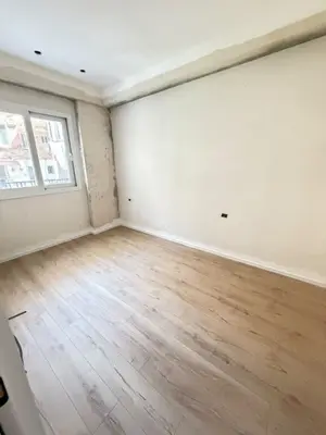 Apartment 1+1 for sale in Rruga Hajredin Haxhiraj, Vlorë, 63 m². Photo 2 of 5