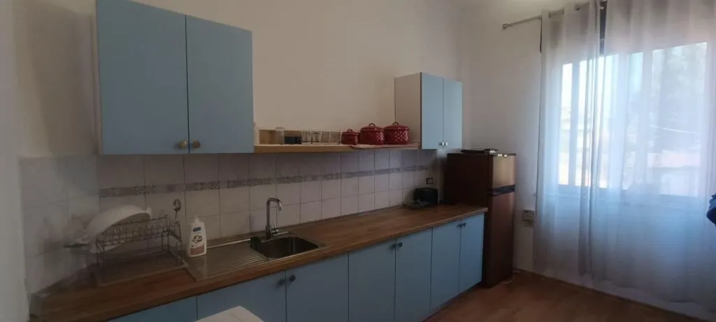 Appartamento 3+1 in affitto a Rruga e Barrikadave, Tirana, 120 m². Foto 1 di 6