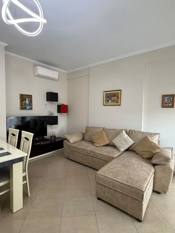Apartament 1+1 me qera në Rruga e Bogdanëve, Tiranë, 76 m². Foto 1 nga 5