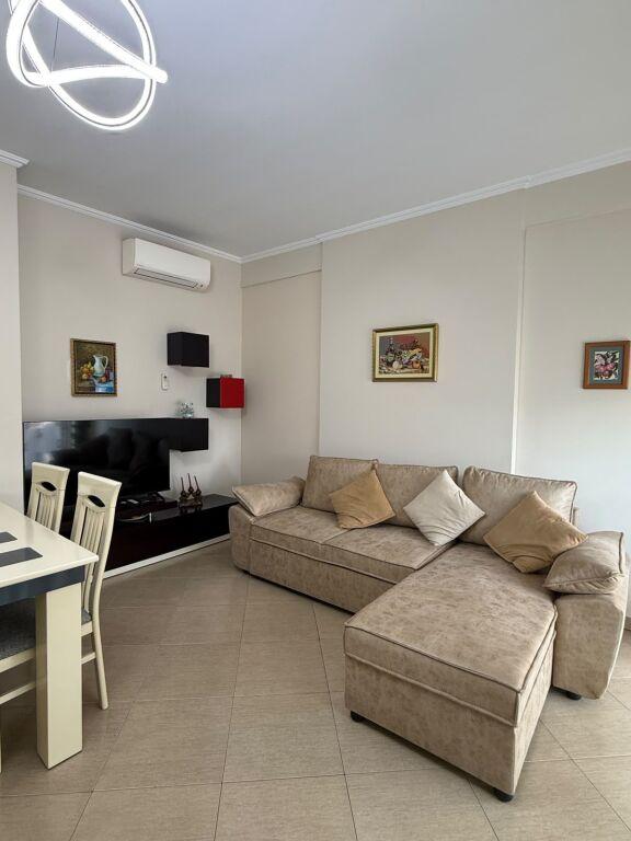 Appartamento 1+1 in affitto a Rruga e Bogdanëve, Tirana, 76 m²