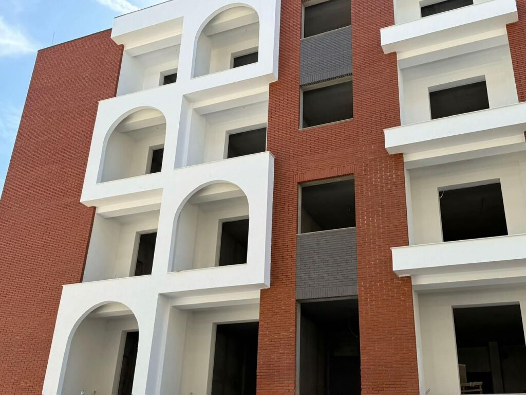 Apartment 1+1 for sale in Liqeni i Paskuqanit, Kamëz, 61 m². Photo 2 of 3