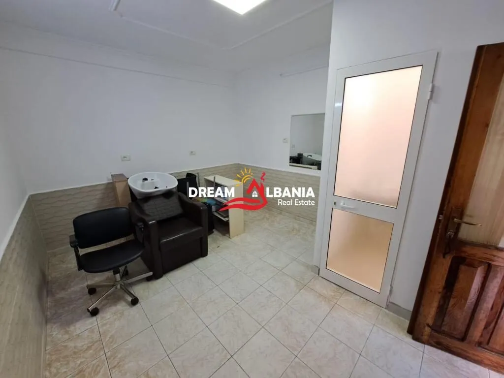 Negozio in affitto a Rruga Asim Vokshi perballe Harry Fultz, Tirana, 14 m². Foto 1 di 2