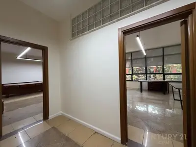 Zyrë me qera në Rruga Papa Gjon Pali II, Tiranë, 200 m². Foto 7 nga 8