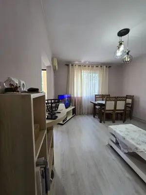 Apartament 2+1 me qera në Rruga e Kavajës, Tiranë, 100 m². Foto 2 nga 8
