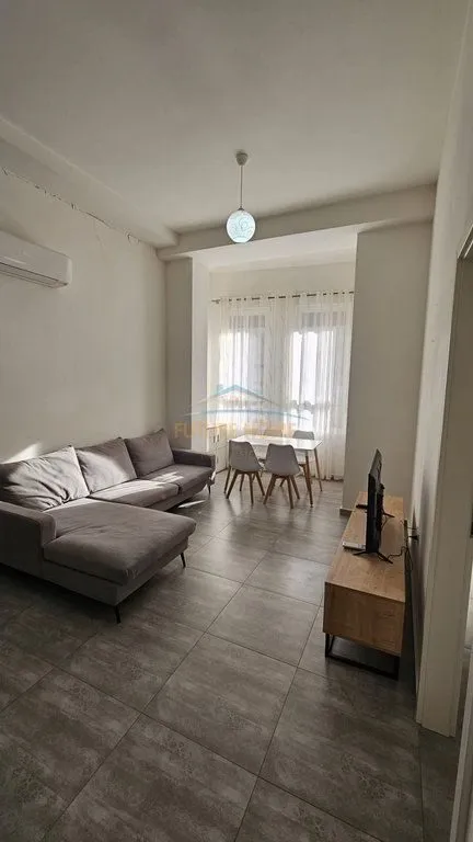 Apartament 2+1 në shitje në 21 Dhjetori, Tiranë, 76 m². Foto 1 nga 8