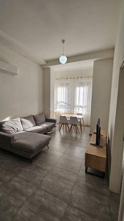 Apartament 2+1 në shitje në 21 Dhjetori, Tiranë, 76 m²