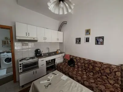 Apartament 2+1 me qera në Pallatet Agimi, Tiranë, 80 m². Foto 2 nga 5