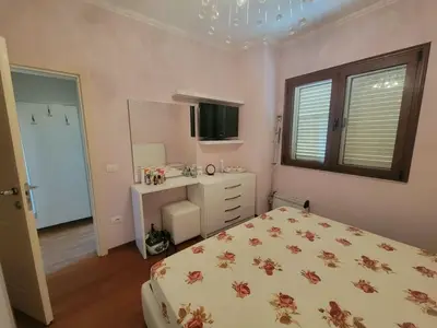 Apartament 2+1 me qera në Kthesa e Kamzës, Tiranë, 94 m². Foto 8 nga 12