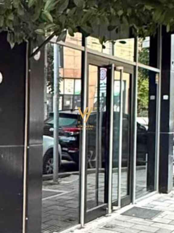 Ambient biznesi në shitje në Rruga e Barrikadave, Tiranë, 50 m²