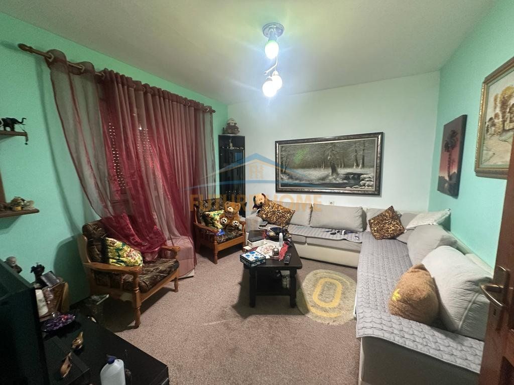 House for sale in Oxhaku, Tirana, 299 m². Photo 2 of 3