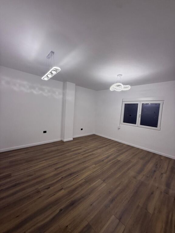 Apartment 2+1 for sale in Rruga Fortuzi, Tirana, 76 m². Photo 2 of 3