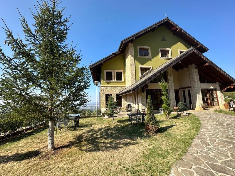 Locale in vendita a Surrel, Tirana, 2.000 m²