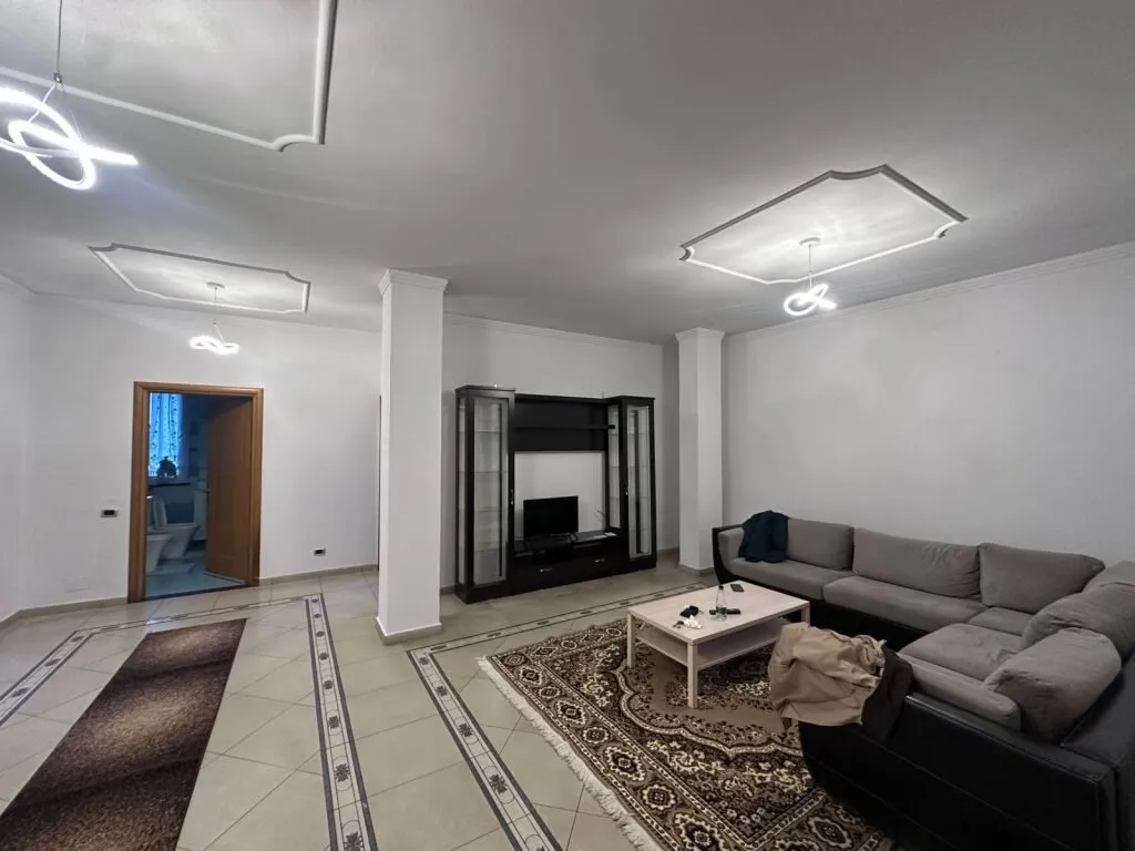 Apartament 2+1 me qera në Rruga Myslym Keta, Tiranë, 140 m². Foto 1 nga 6