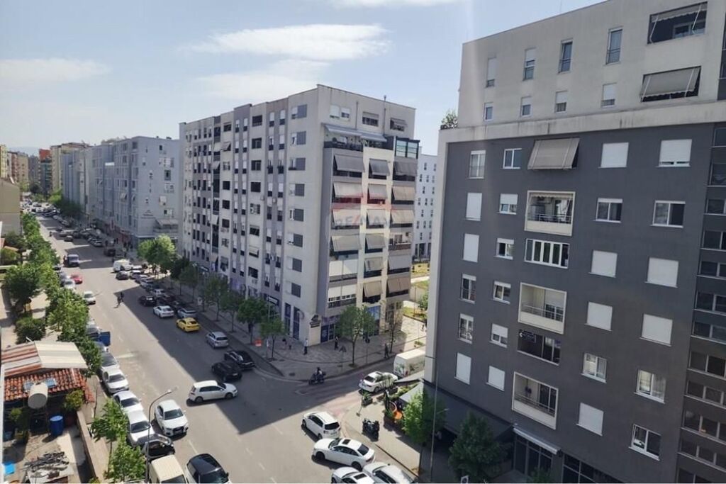 Office for rent in Komuna e Parisit, Tirana, 96 m². Photo 1 of 3