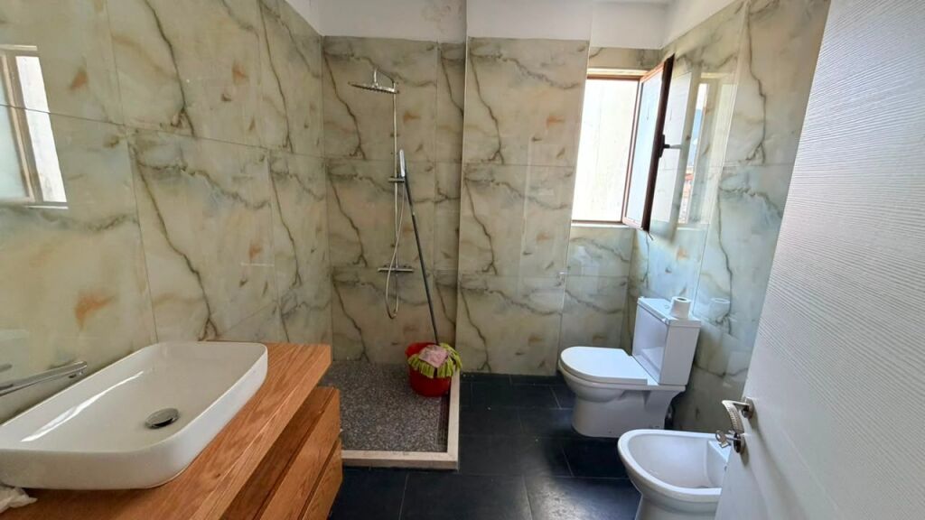 Apartment 2+1 for sale in Ali Demi, Tirana, 94 m². Photo 3 of 3