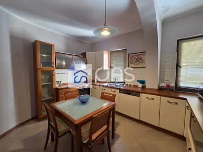 Apartament 1+1 me qera në Komuna e Parisit, Tiranë, 100 m². Foto 3 nga 6