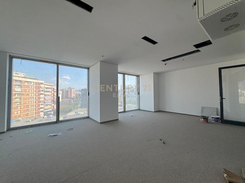 Office for rent in Qendra Tregtare ETC, Tirana, 134 m²