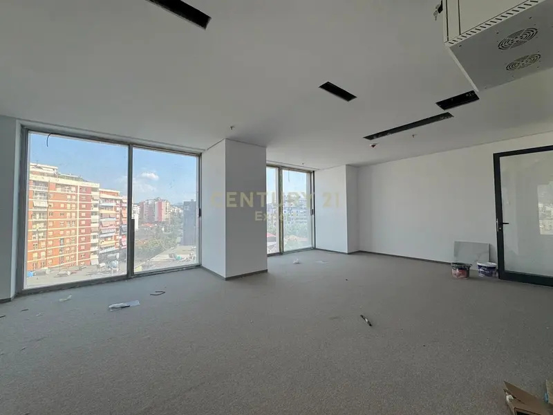 Zyrë me qera në Qendra Tregtare ETC, Tiranë, 134 m²