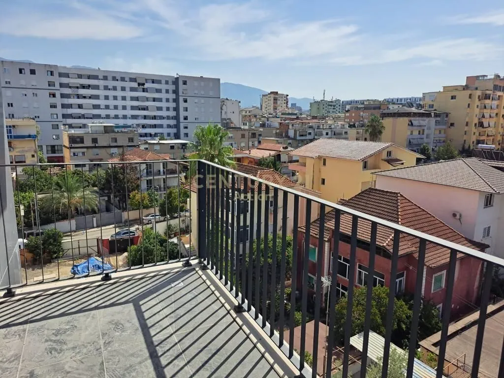 Apartament 1+1 në shitje në Rruga Stavri Themeli, Tiranë, 72 m². Foto 1 nga 4