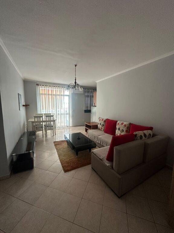 Appartamento 1+1 in affitto a Ura e vjetër te ish ekspozita "Shqipëria sot", Tirana, 70 m²